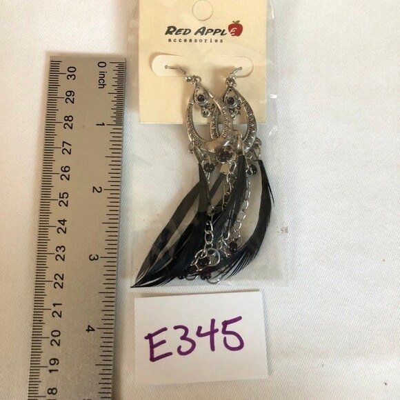 Red Apple Accessories Teardrop Chain Feather Dangle Earrings Silver Tone NOC - Picture 7 of 8